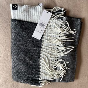 NWT Calvin Klein black/white/gray scarf